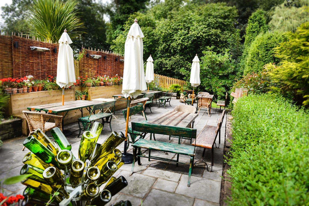 Roebuck Inn Mobberley Buitenkant foto