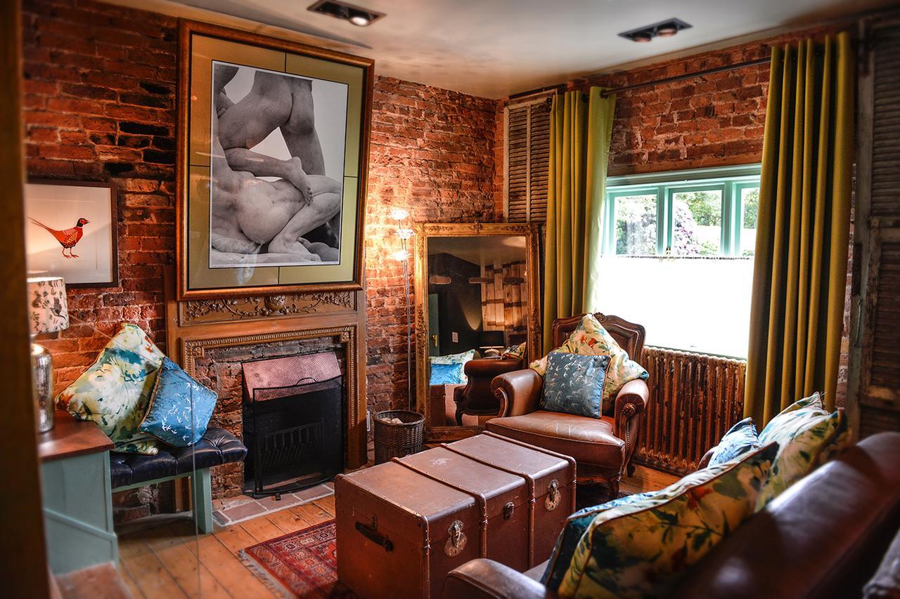Roebuck Inn Mobberley Buitenkant foto